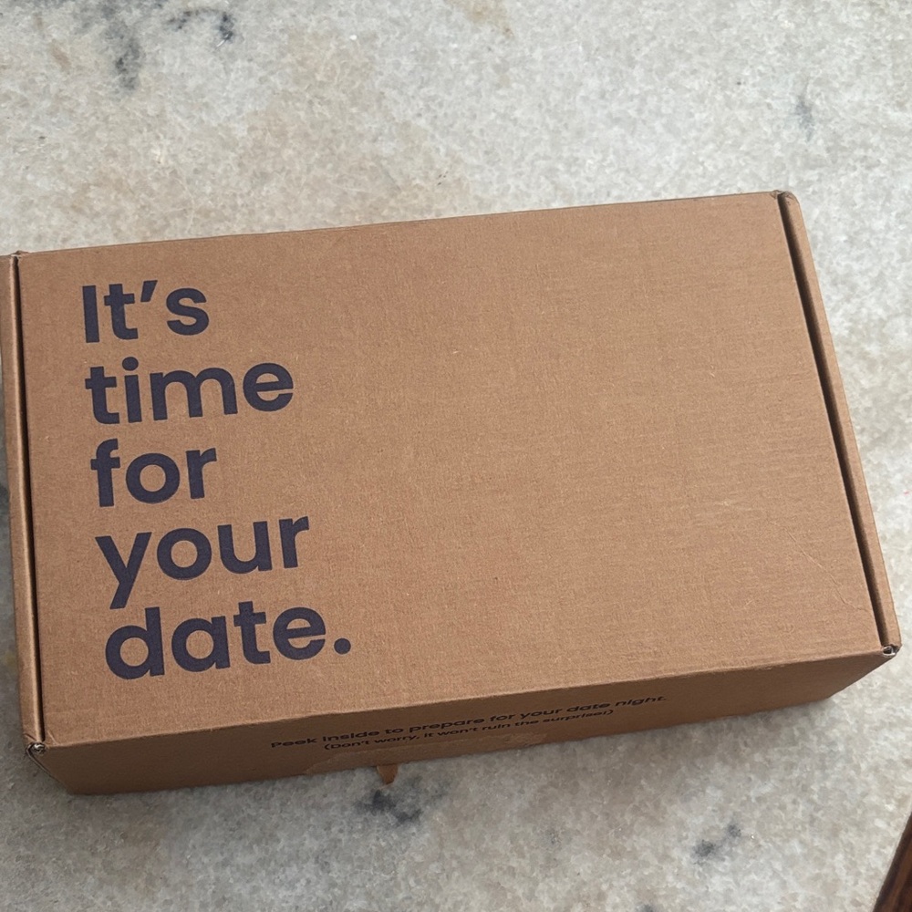 Happily date box